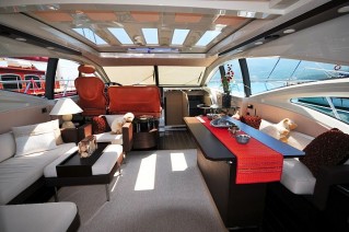 Azimut 68S Salon Forward